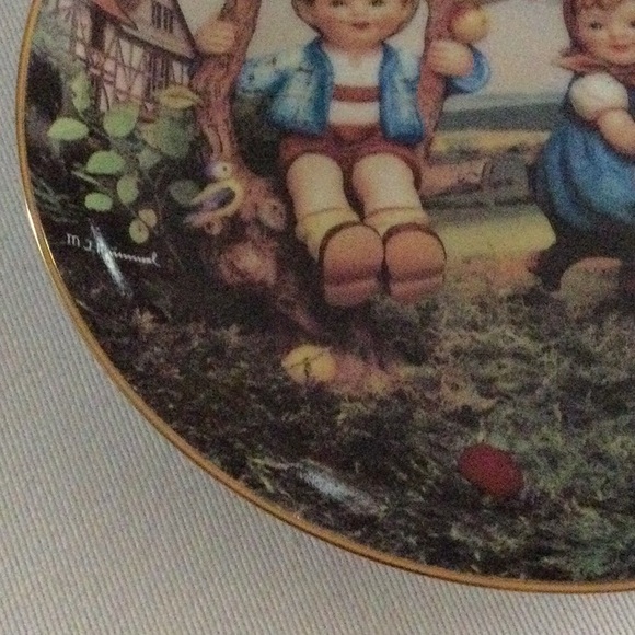 M.I. Hummel 8” Decorative Plate “Apple Tree Boy and Girl” - Picture 7 of 10